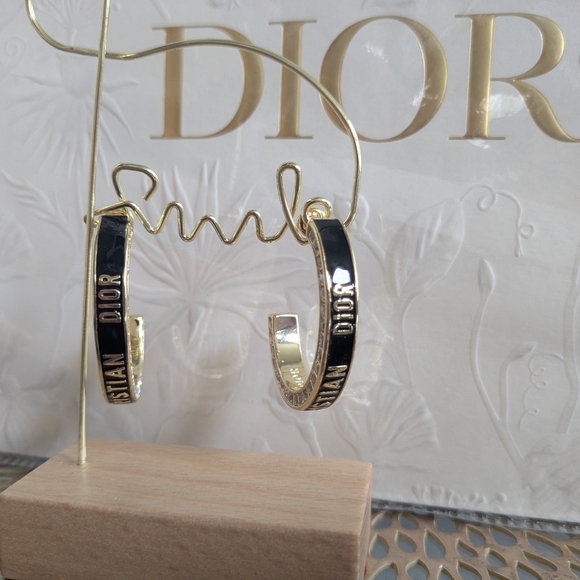 Dior Code Earring - Picture 3 of 8